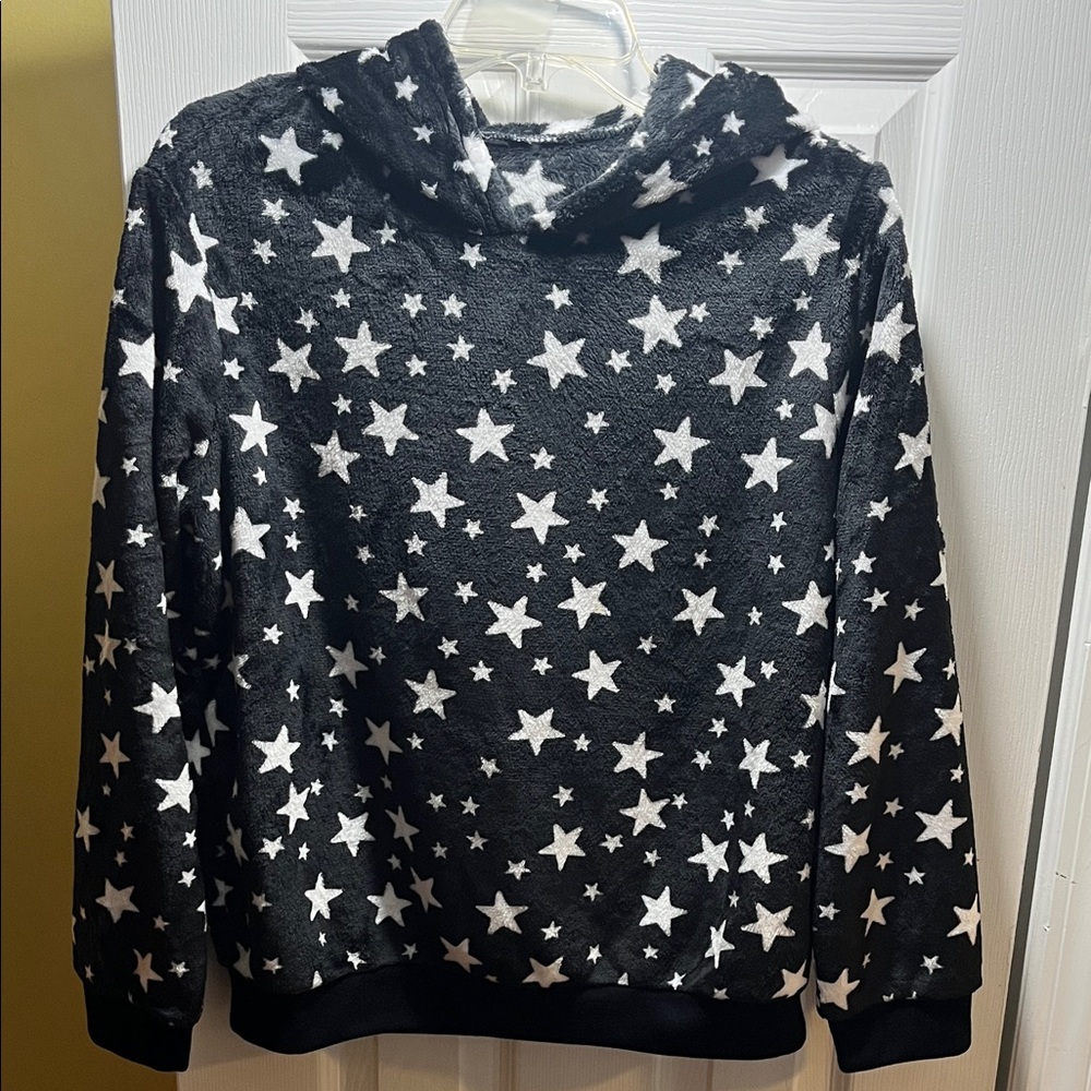Cozy & Soft Black Star Patterned Hoodie -No Tags - S/M